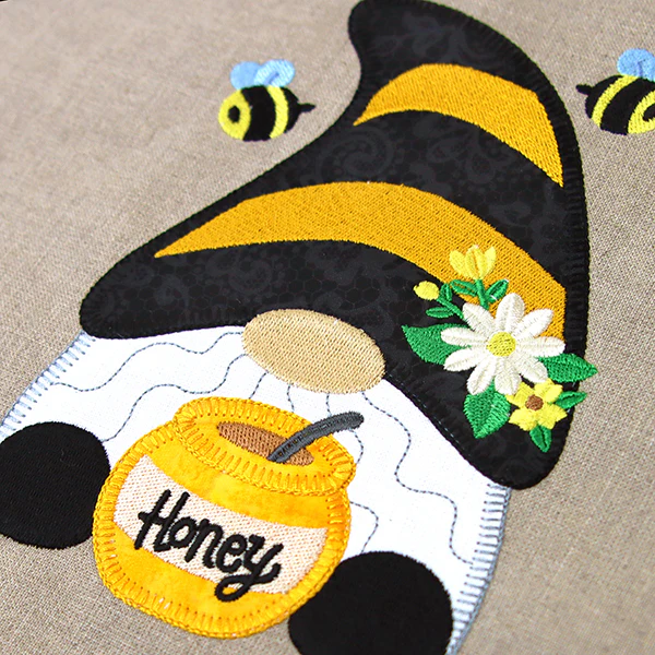 Buzzing Bee Gnome (Heirloom Applique) - Image 6