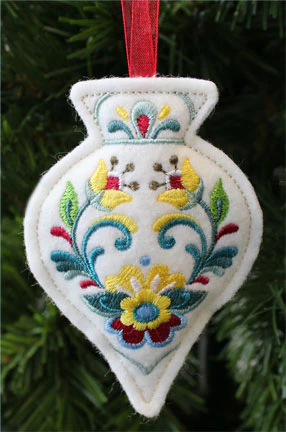 Christmas Vintage Ornament (In-the-Hoop) - Image 2