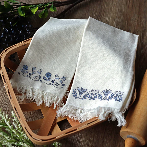 Delicate Delft Blue Border- Chicken - Image 2