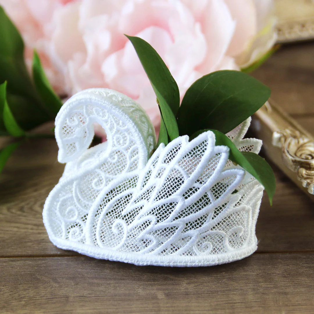 Elegant Swan in 3D (Lace) - Image 10
