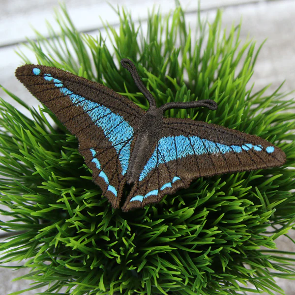 Free-Flying Blue Triangle (In-the-Hoop) - Image 3