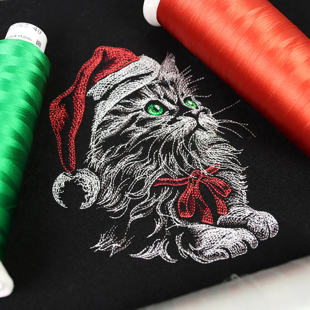 Gazing Christmas Kitten - Image 5
