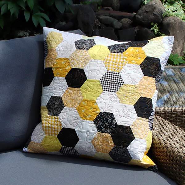 Summer Garden - Honeybees (Edge-to-Edge Quilting) - Image 6